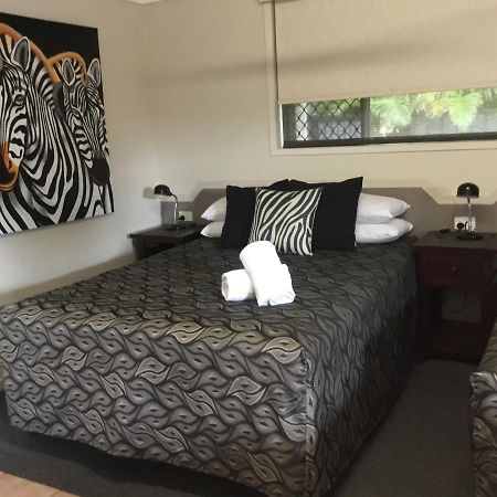 Golden Palms Motor Inn Bundaberg Exterior foto