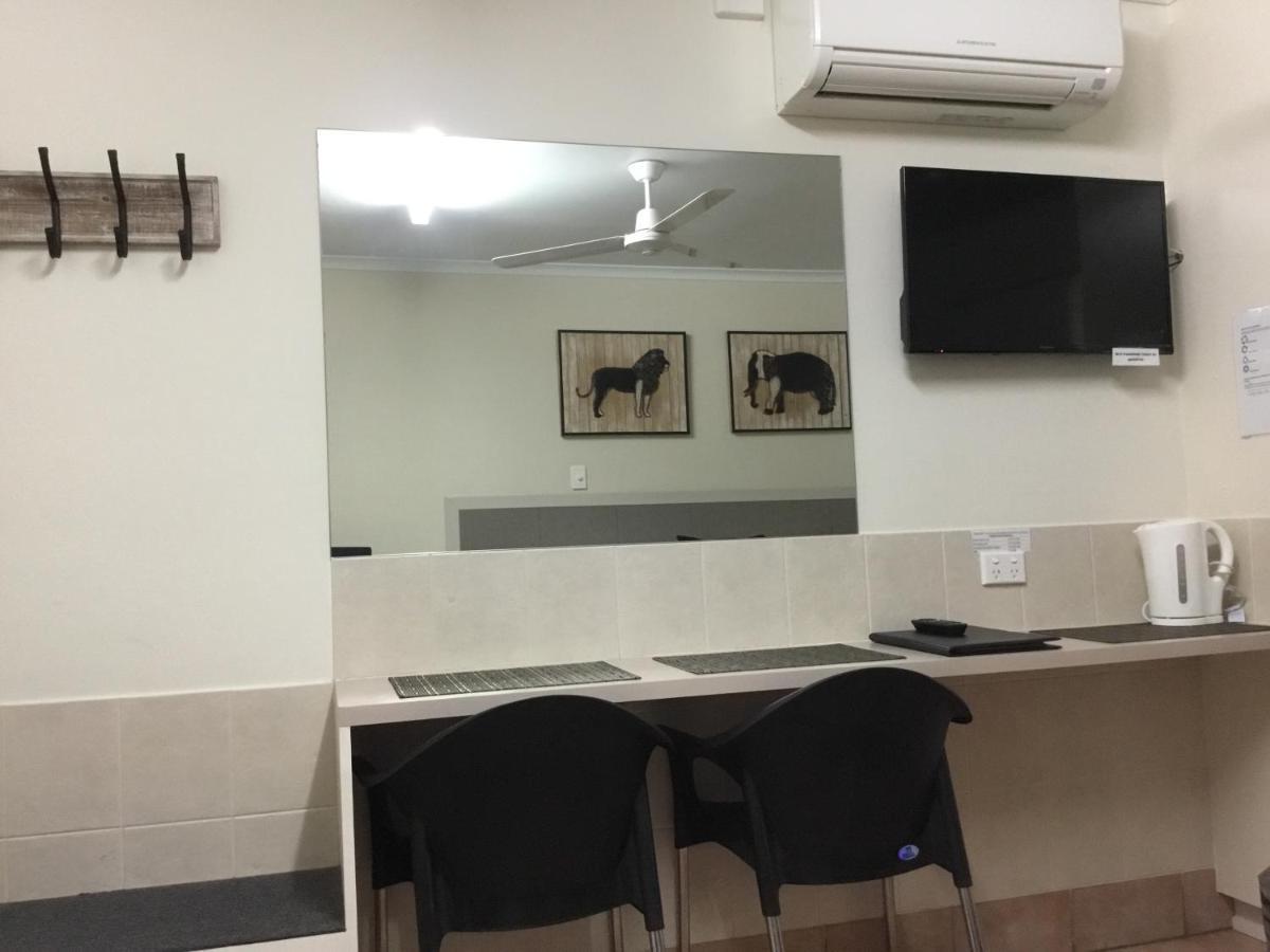 Golden Palms Motor Inn Bundaberg Exterior foto