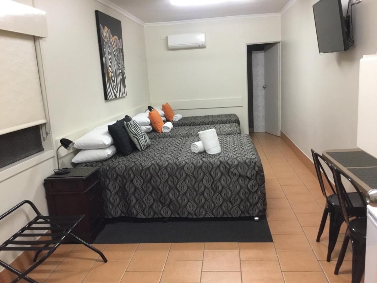 Golden Palms Motor Inn Bundaberg Exterior foto