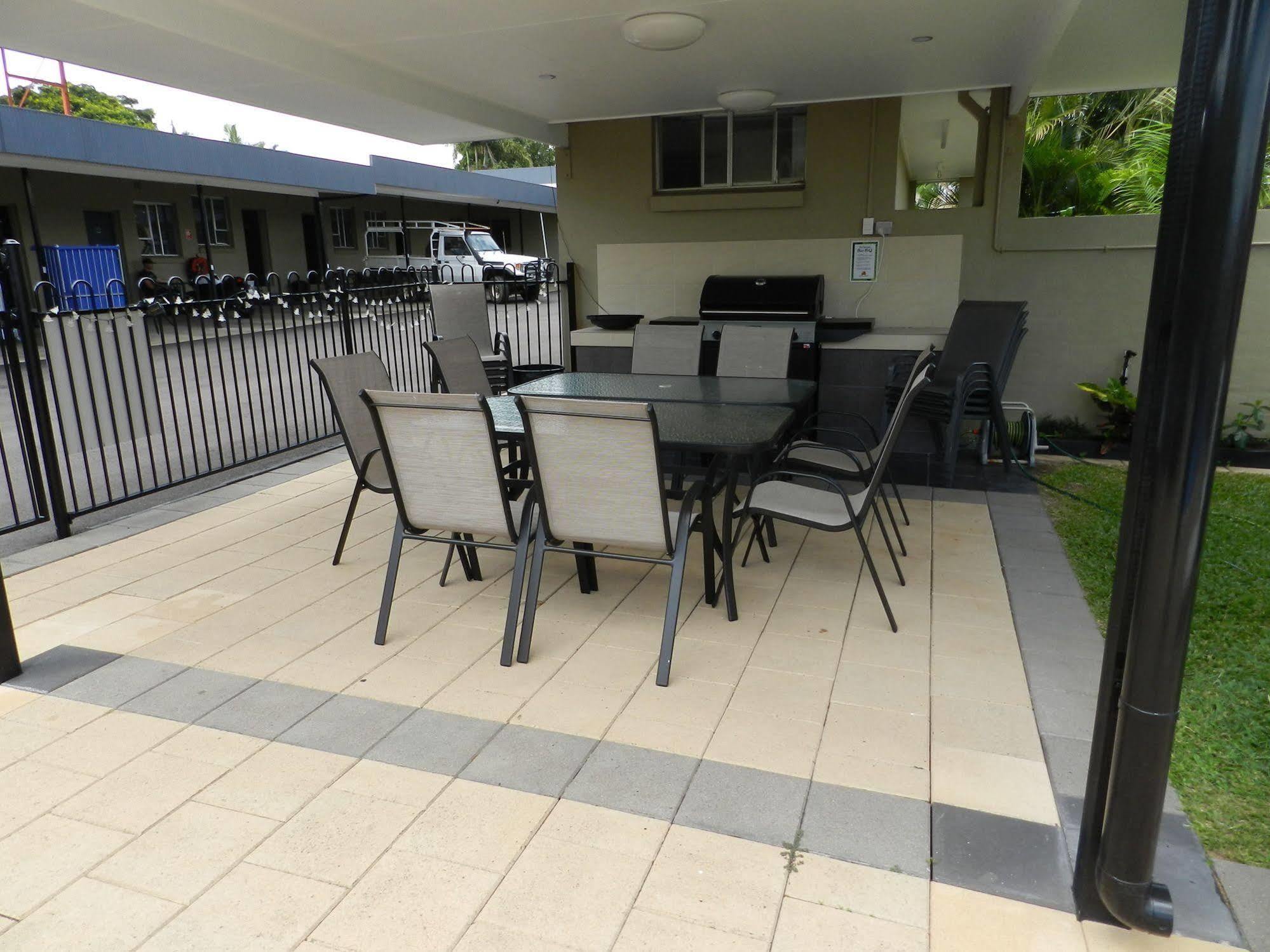 Golden Palms Motor Inn Bundaberg Exterior foto