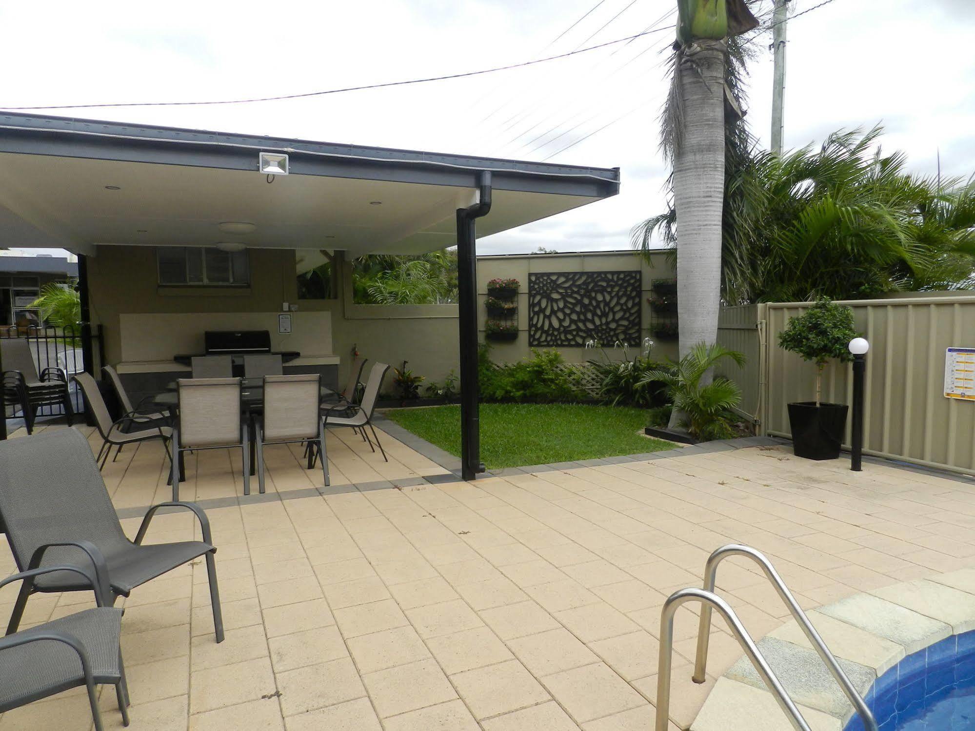 Golden Palms Motor Inn Bundaberg Exterior foto