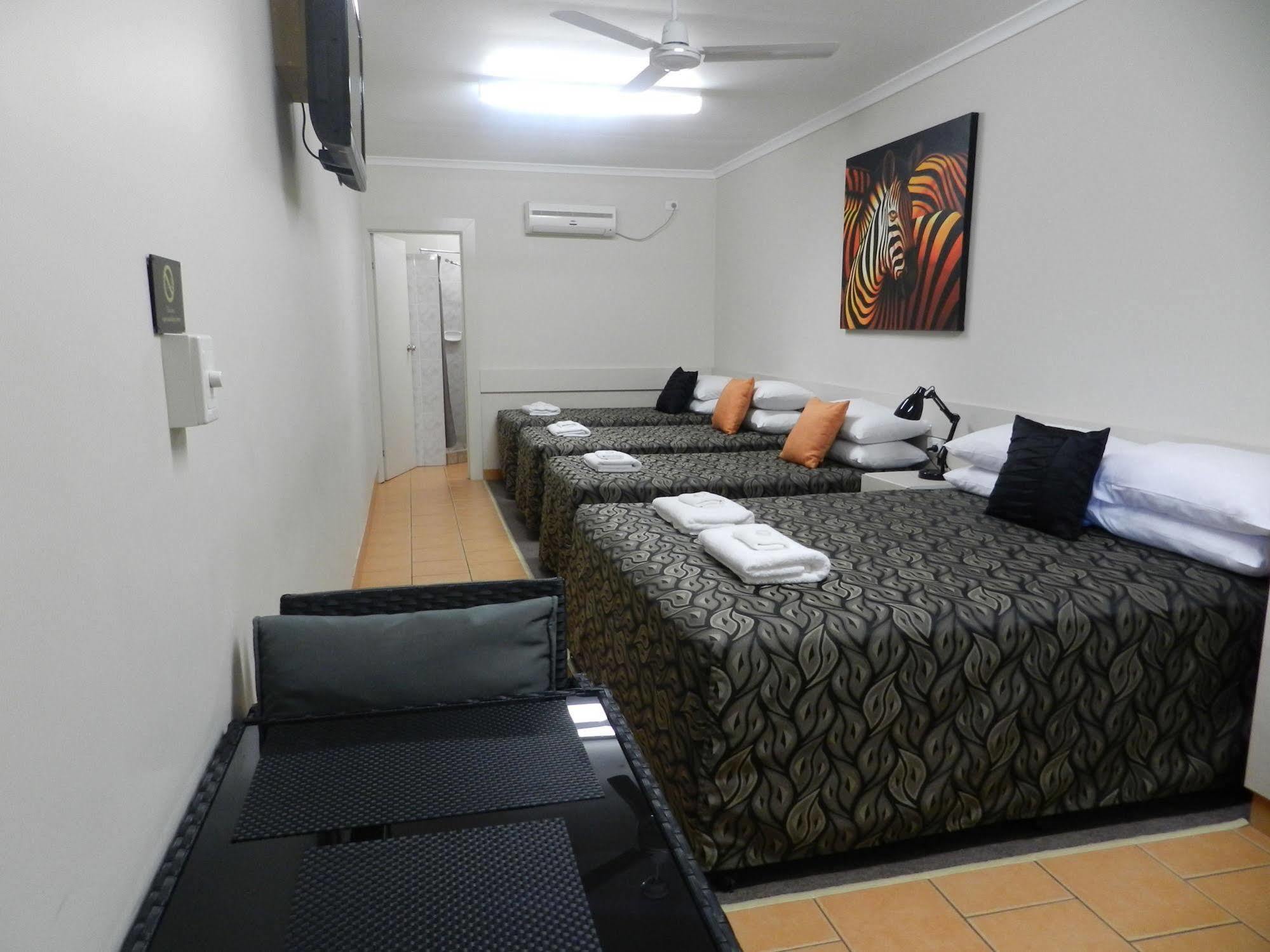 Golden Palms Motor Inn Bundaberg Exterior foto